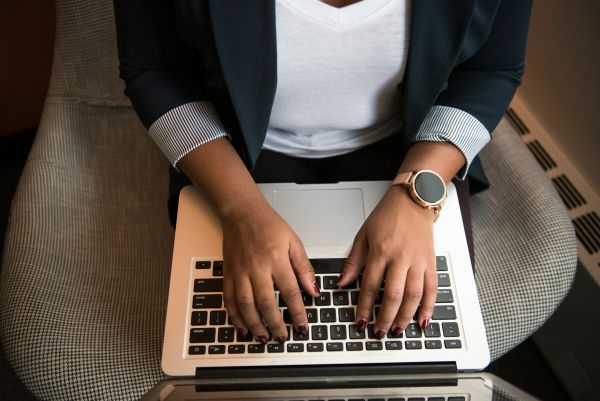 Top logiciels d'emailing : comparez les taux d'ouverture et de conversion