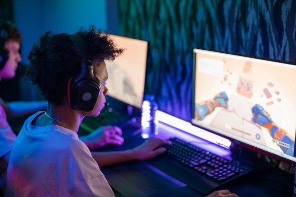 Quelles sont les clés de la réussite de « League of Legends » dans l'esport et la culture gaming ?